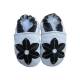 Chaussons en cuir blanc fleur noire