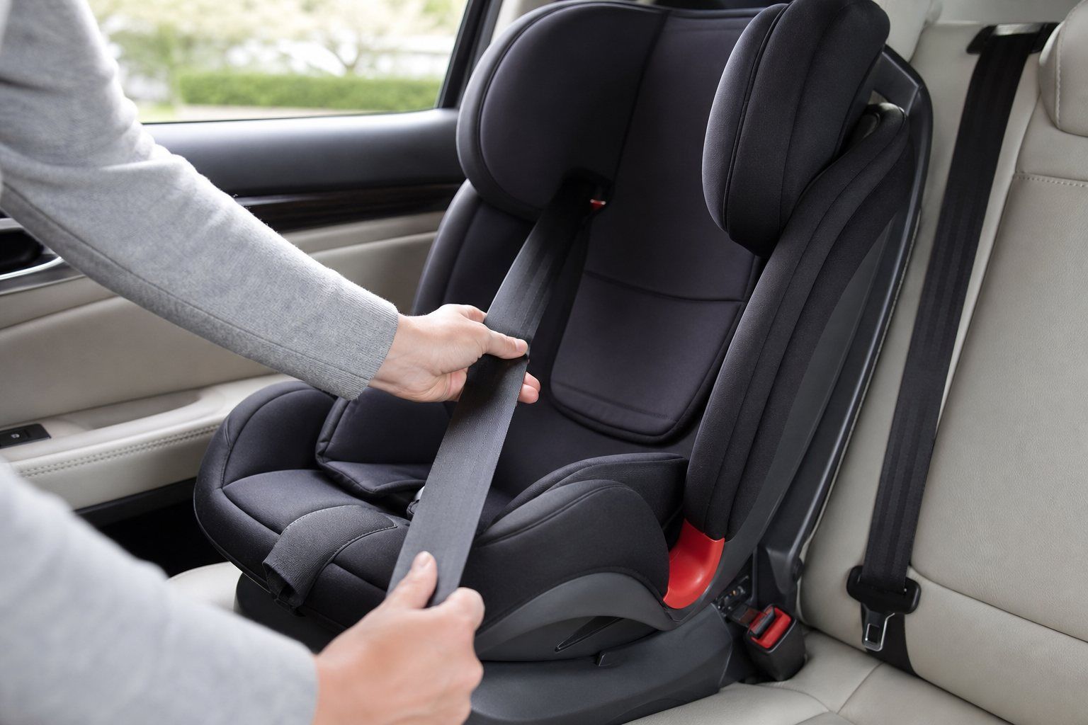 Comment installer un siège auto avec ceinture de sécurité : méthode